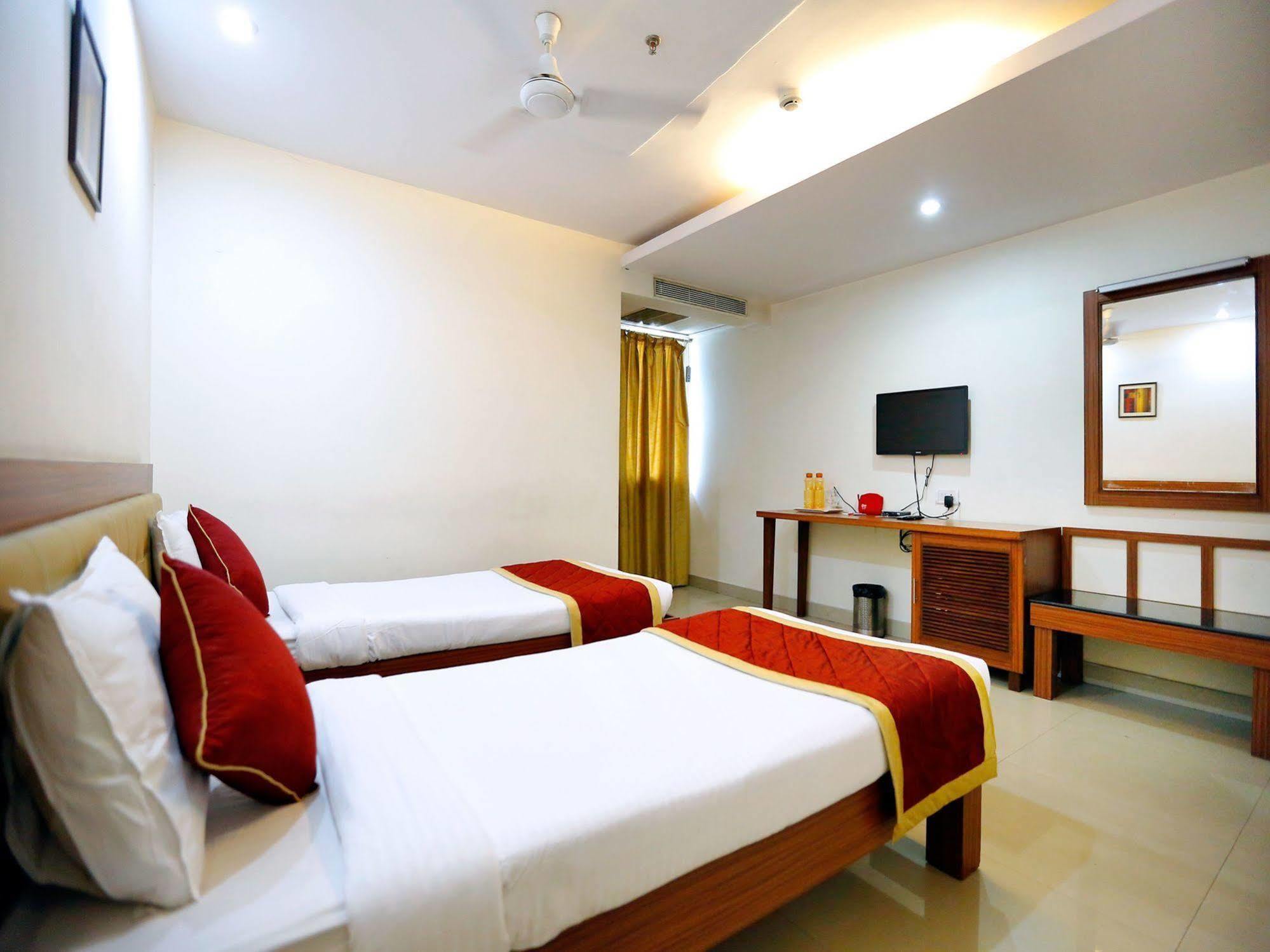 Treebo Trend Grand Plaza Nampally Хайдарабад Экстерьер фото