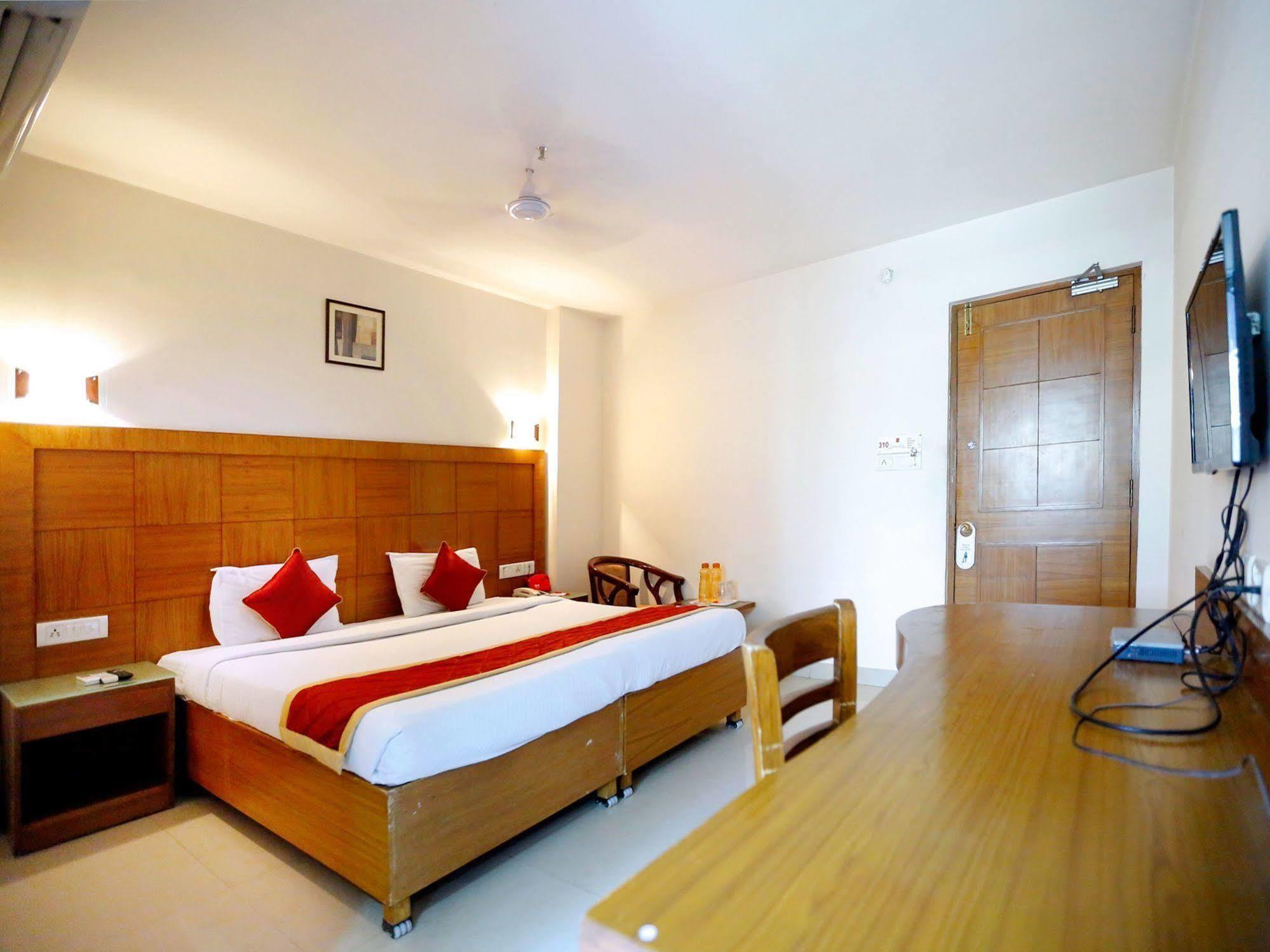 Treebo Trend Grand Plaza Nampally Хайдарабад Экстерьер фото