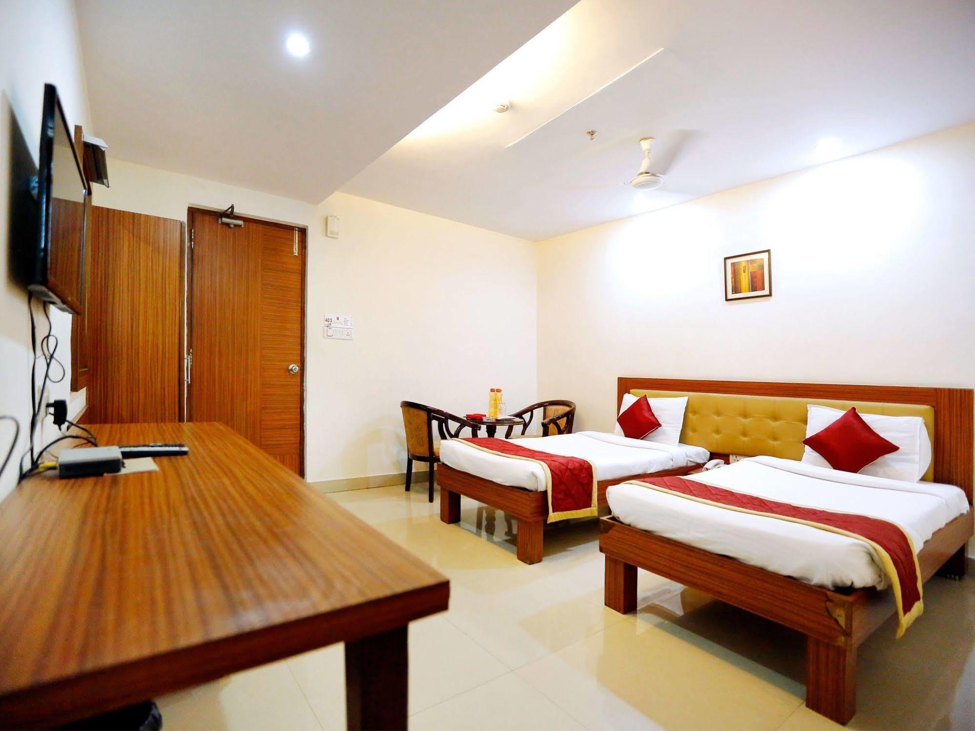 Treebo Trend Grand Plaza Nampally Хайдарабад Экстерьер фото